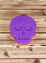 Load image into Gallery viewer, Skull Bath Bomb Mold Press